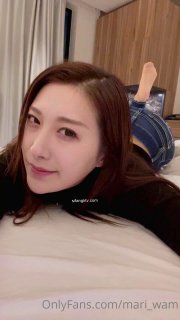 国产最好的SUV皇家华人 性欲高涨的女艺人 自慰被抓包只好妥协来一发